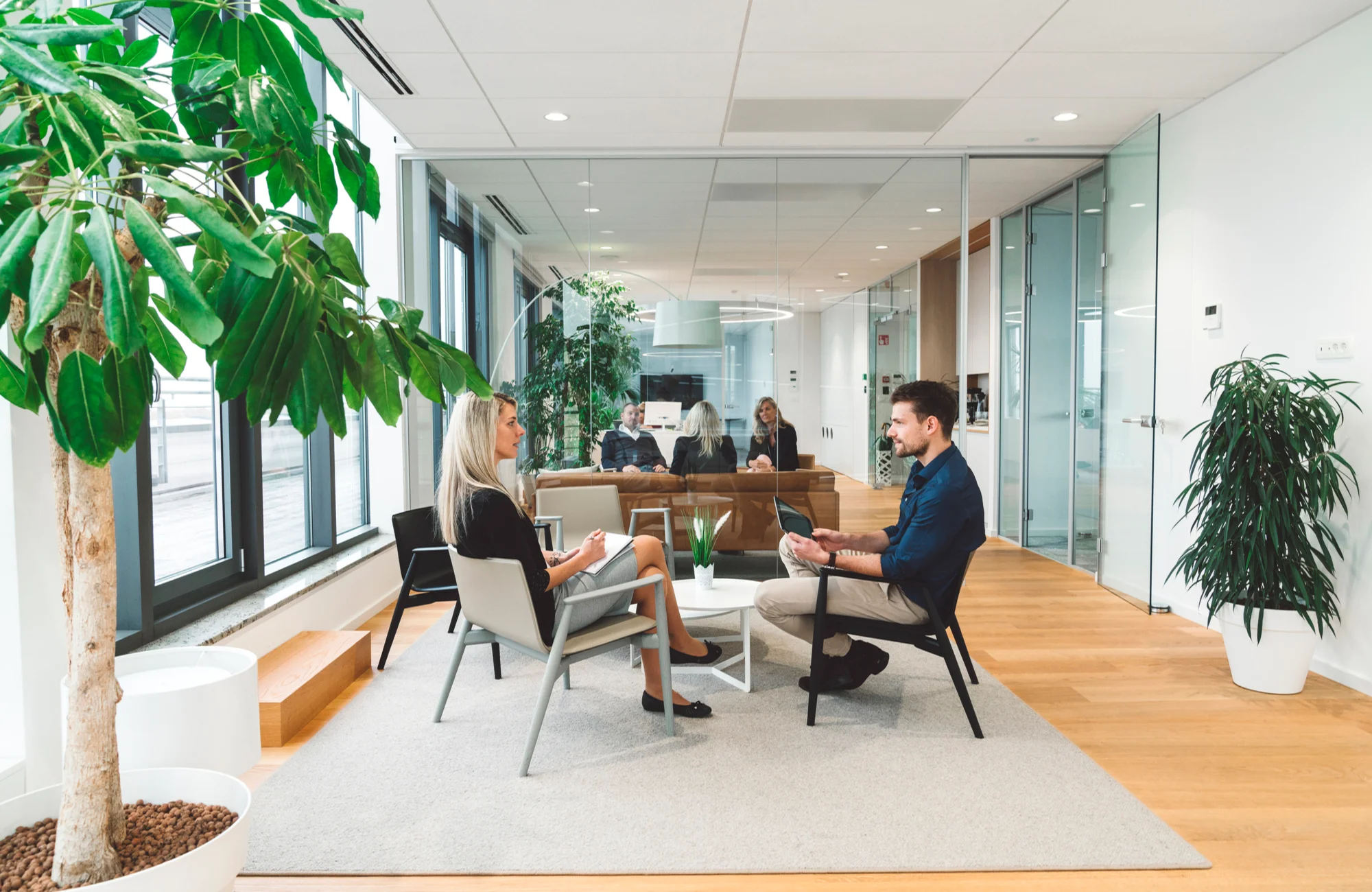 Which is better for hiring in Switzerland: EOR or staffing agency?