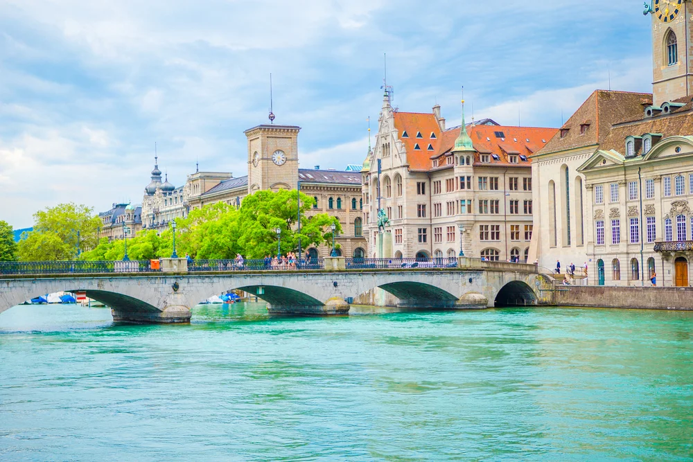 Cross-border work in Switzerland: How to live in France, Germany, or Italy while working in Switzerland